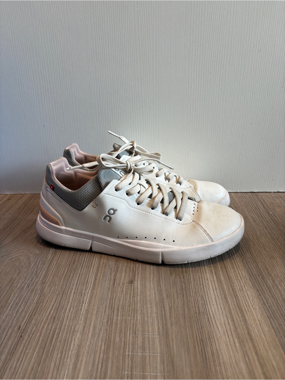 On Cloud The Roger Advantage Women’s 11 White Athletic Leather Shoes Sneakers